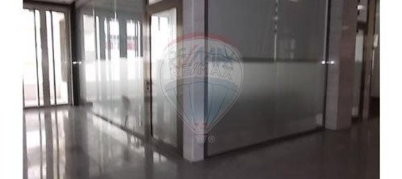 Propriété commerciale à Viseu, Portugal 81m² No. 44666 3