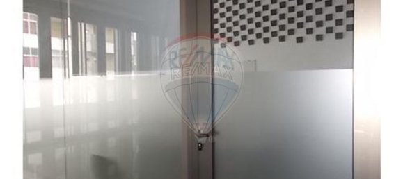 Propriété commerciale à Viseu, Portugal 81m² No. 44666 6