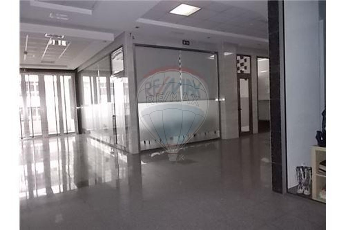 Propriété commerciale à Viseu, Portugal 81m² No. 44666