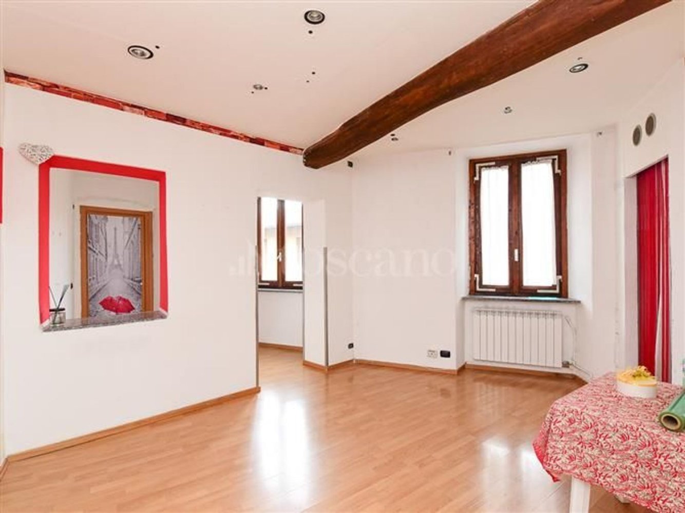 2غرفة شقة في Erba, Italy رقم 141656