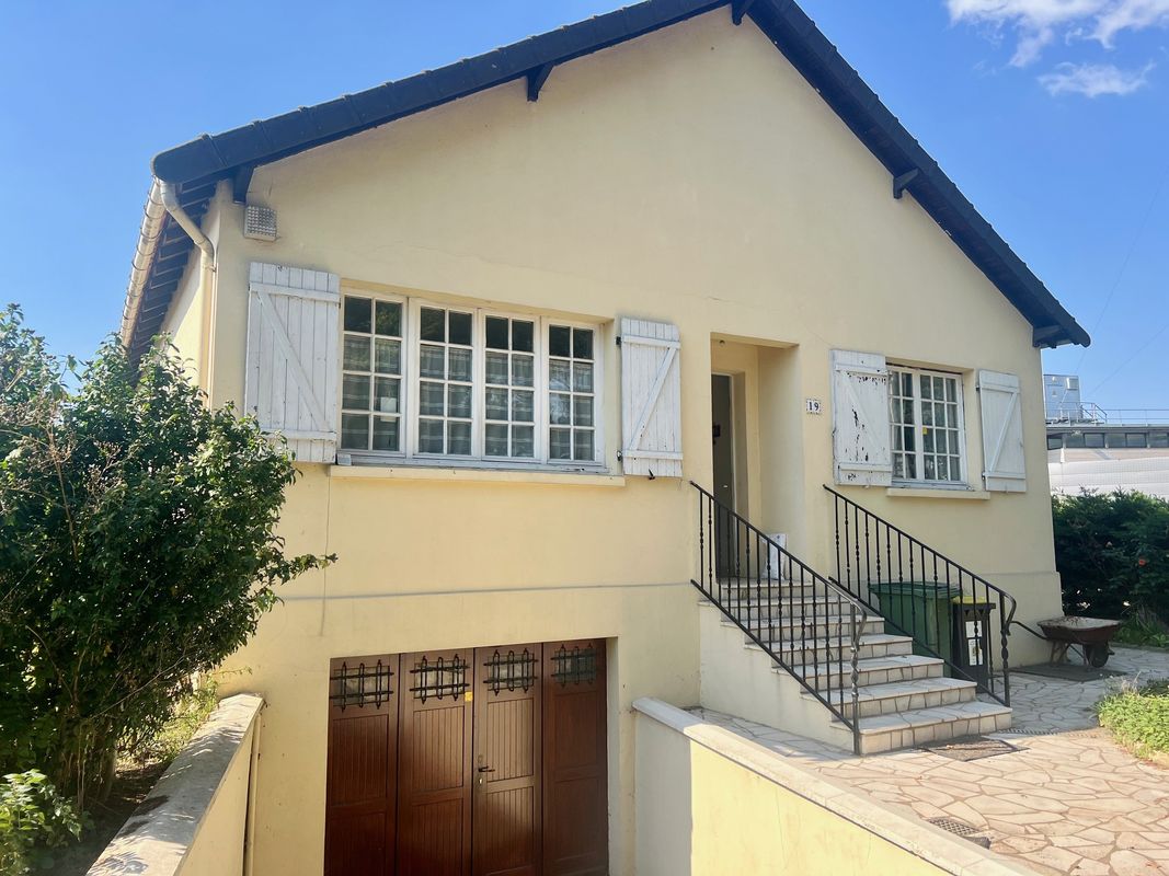 3 bedrooms House in Athis-Mons, France No. 169212