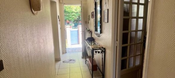 3 bedrooms House in Athis-Mons, France No. 169212 5