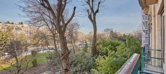 2 bedrooms Apartment in Paris, France No. 137601 10