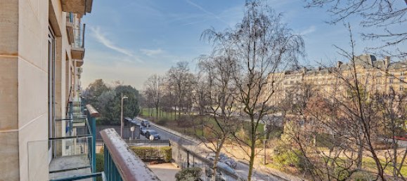 2 bedrooms Apartment in Paris, France No. 137601 2