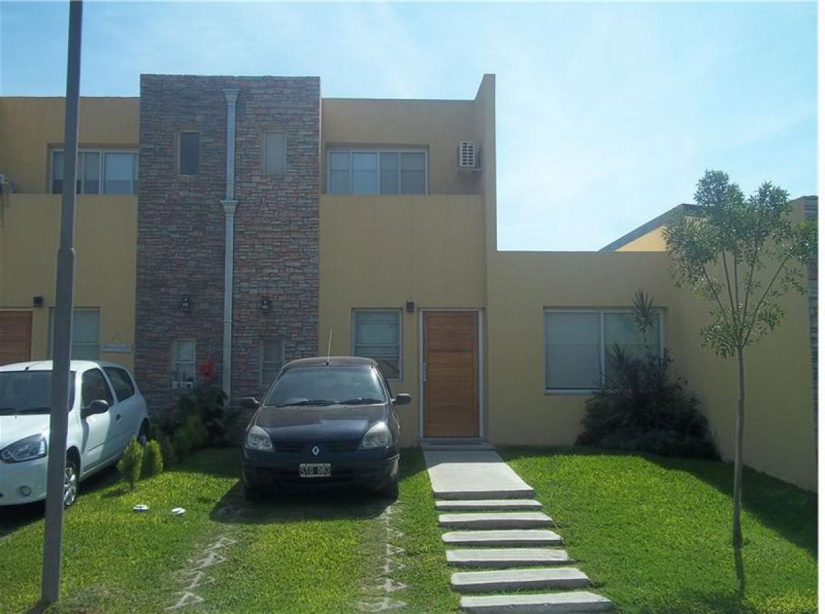 3 bedrooms House in Esteban Echeverria, Argentina No. 12485