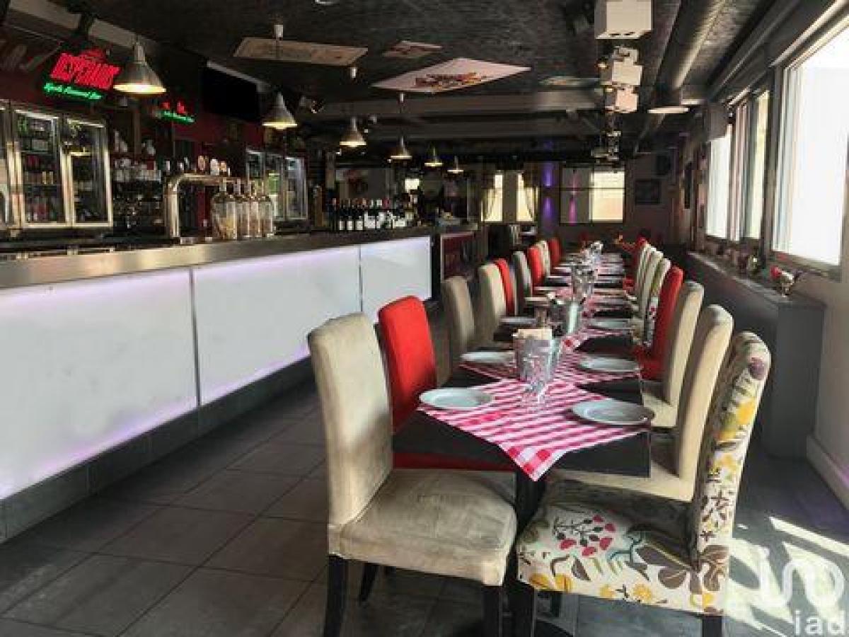  مصنع في Plaisir, France 220متر مربع رقم 17785