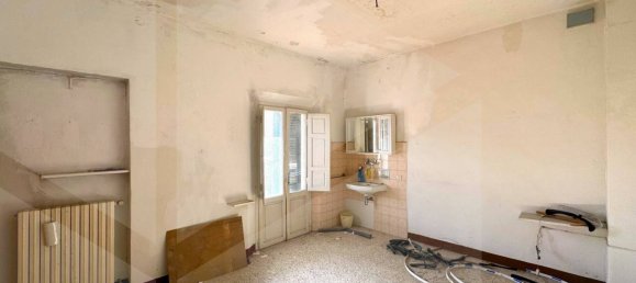9 rooms House in Ponsacco, Italy No. 27956 12
