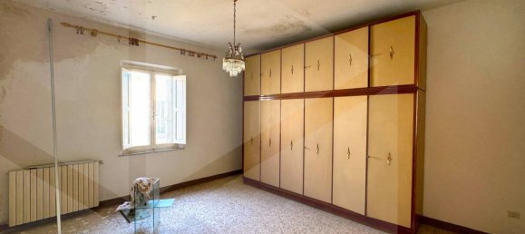9 rooms House in Ponsacco, Italy No. 27956 9