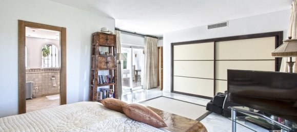 Villa de 5 dormitorios en Marbella, Spain No. 110218 20