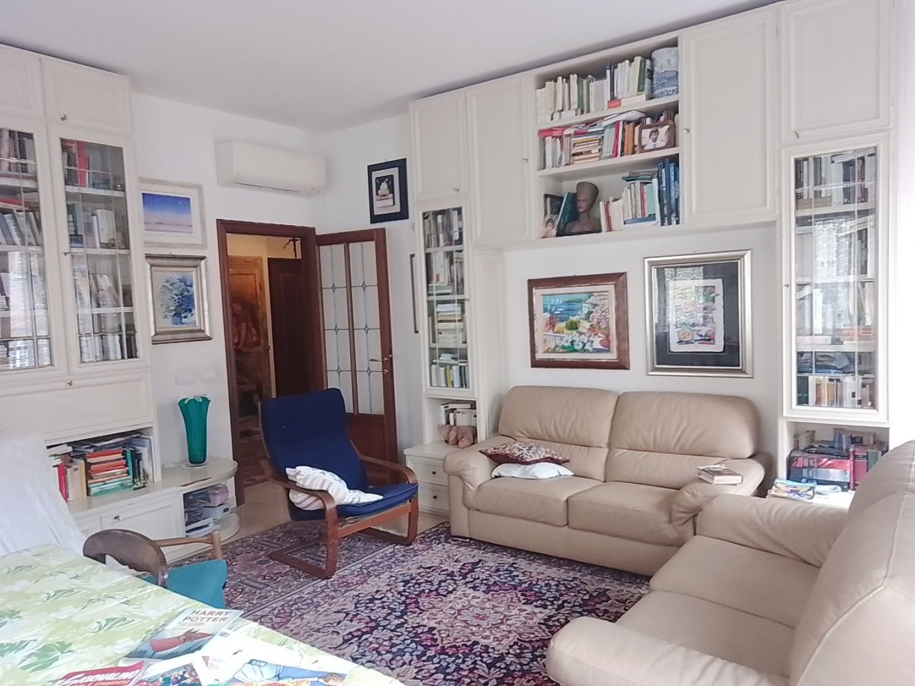 5 bedrooms Apartment in Piacenza, Italy No. 396875