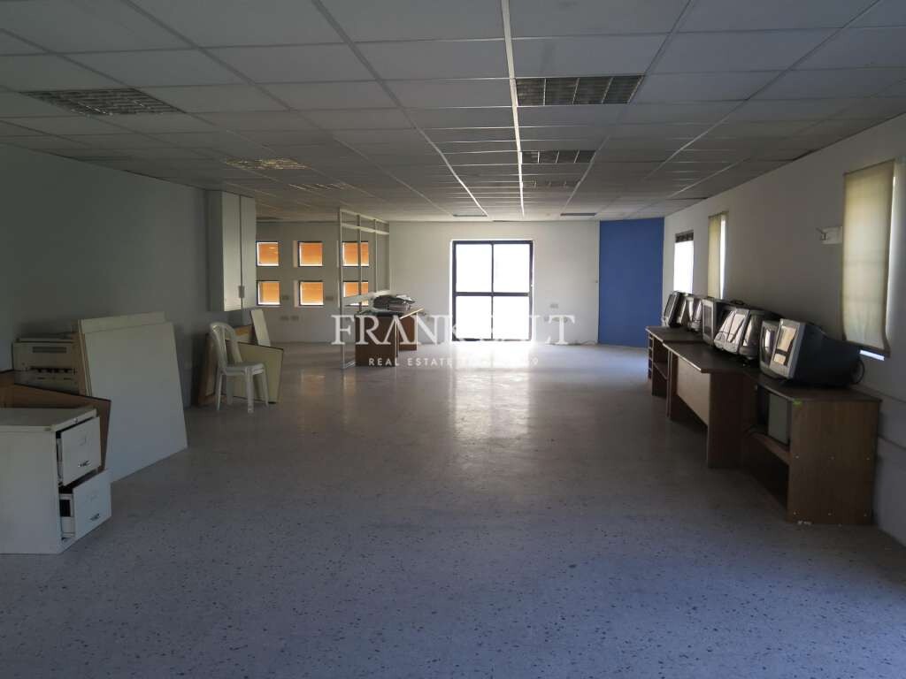 Oficina en Saint Julian's, Malta 425 m² No. 11832