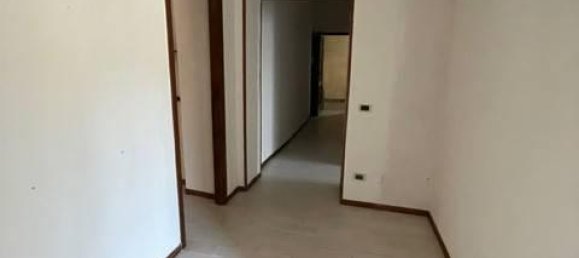 Квартира с 4 комнатами в Тортона, Италия № 165636 8