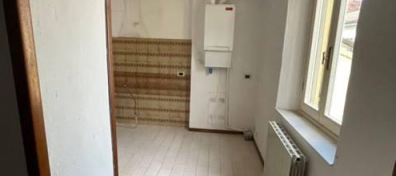 Квартира с 4 комнатами в Тортона, Италия № 165636 7