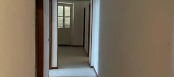 Квартира с 4 комнатами в Тортона, Италия № 165636 3