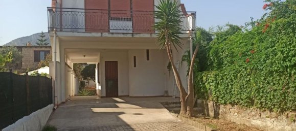 4 bedrooms Villa in Carini, Italy No. 326367 2