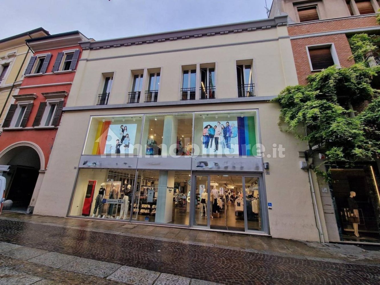 Propiedad comercial en Forlì, Italy 880 m² No. 316997