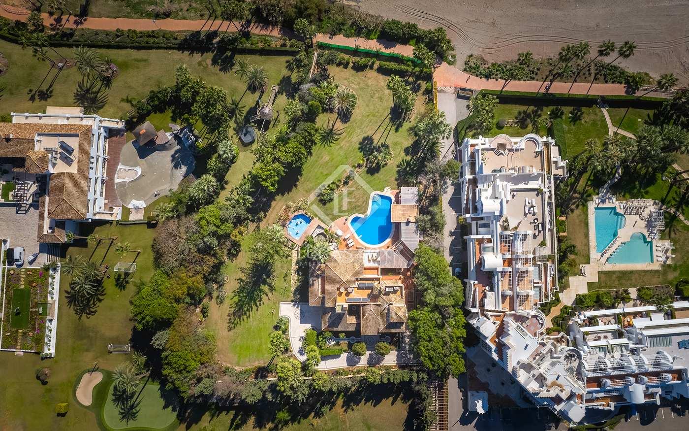 8 bedrooms Villa in Estepona, Spain No. 24217