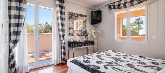 8 bedrooms Villa in Estepona, Spain No. 24217 24