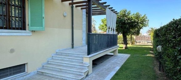 6 rooms Apartment in Camaiore, Italy No. 261630 10