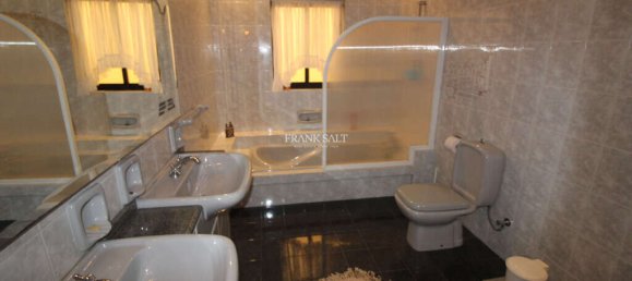 4 bedrooms Villa in Attard, Malta No. 3882 21