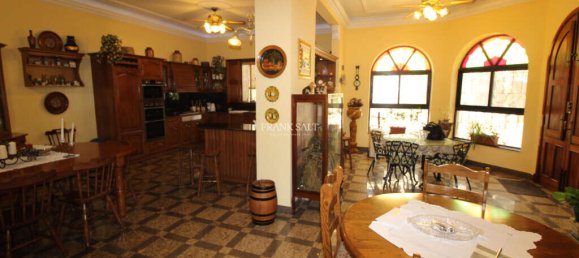 4 bedrooms Villa in Attard, Malta No. 3882 14