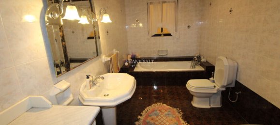4 bedrooms Villa in Attard, Malta No. 3882 20