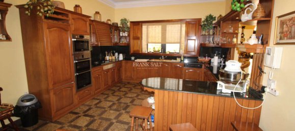 4 bedrooms Villa in Attard, Malta No. 3882 12