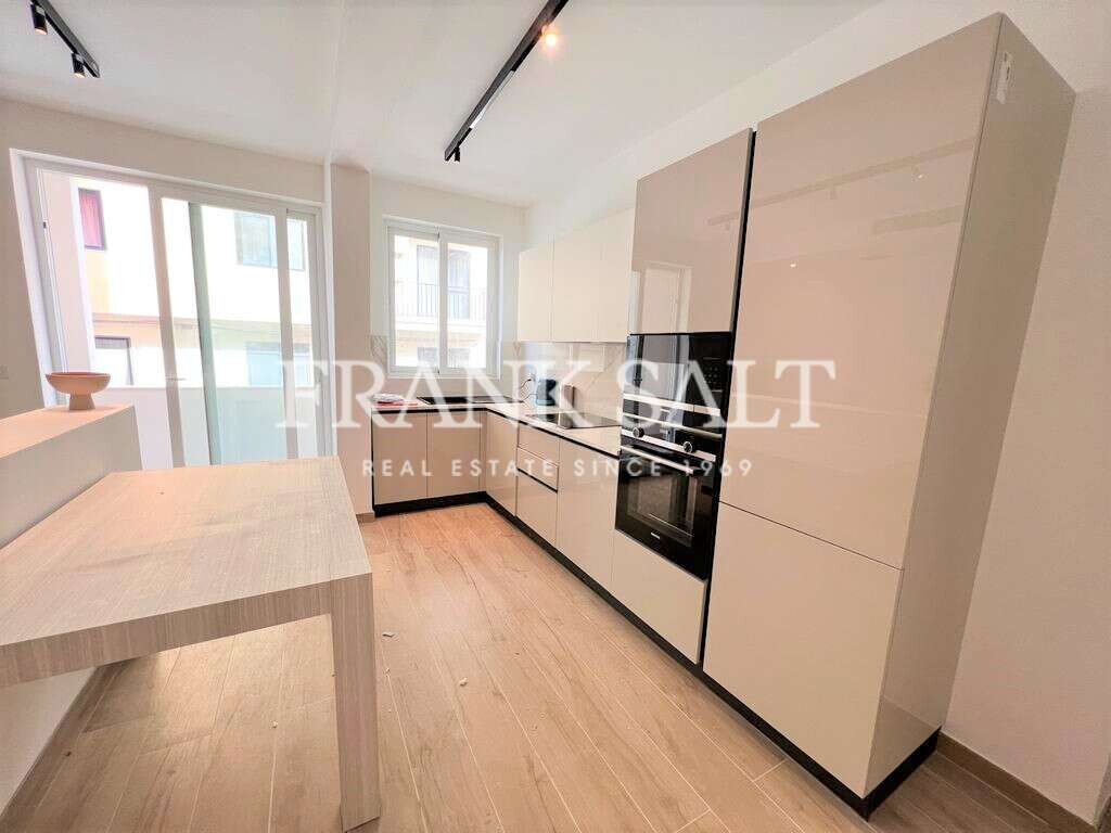 Квартира с 2 спальнями в Гзира, Мальта № 4687