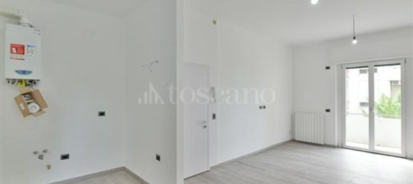 2-salle Appartement à Como, Italy No. 303431 2