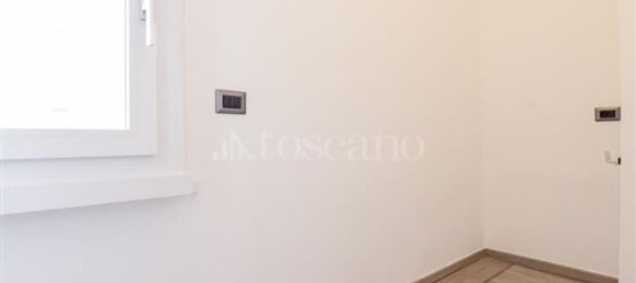 2-salle Appartement à Como, Italy No. 303431 19