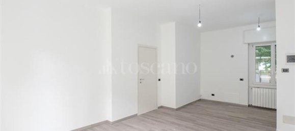 2-salle Appartement à Como, Italy No. 303431 4