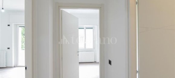 2-salle Appartement à Como, Italy No. 303431 12