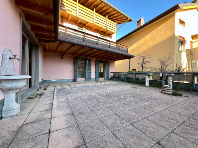 Apartamento de 2 dormitorios en Albino, Italy No. 92881