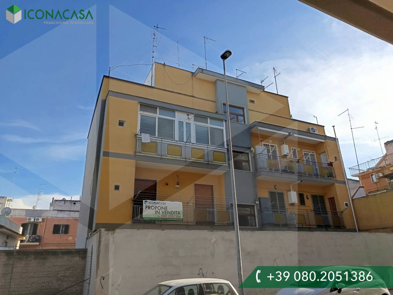Apartamento de 3 habitaciónes en Bari, Italy No. 27132