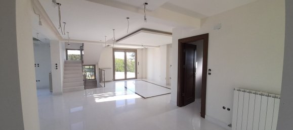 5 Schlafzimmer Gewerbliche Immobilien in Thessaloniki, Greece, Nr. 3590 14