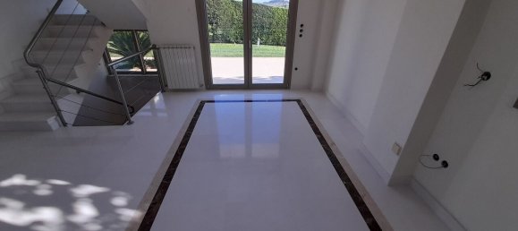 5 Schlafzimmer Gewerbliche Immobilien in Thessaloniki, Greece, Nr. 3590 19