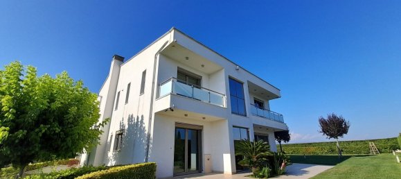 5 Schlafzimmer Gewerbliche Immobilien in Thessaloniki, Greece, Nr. 3590 3