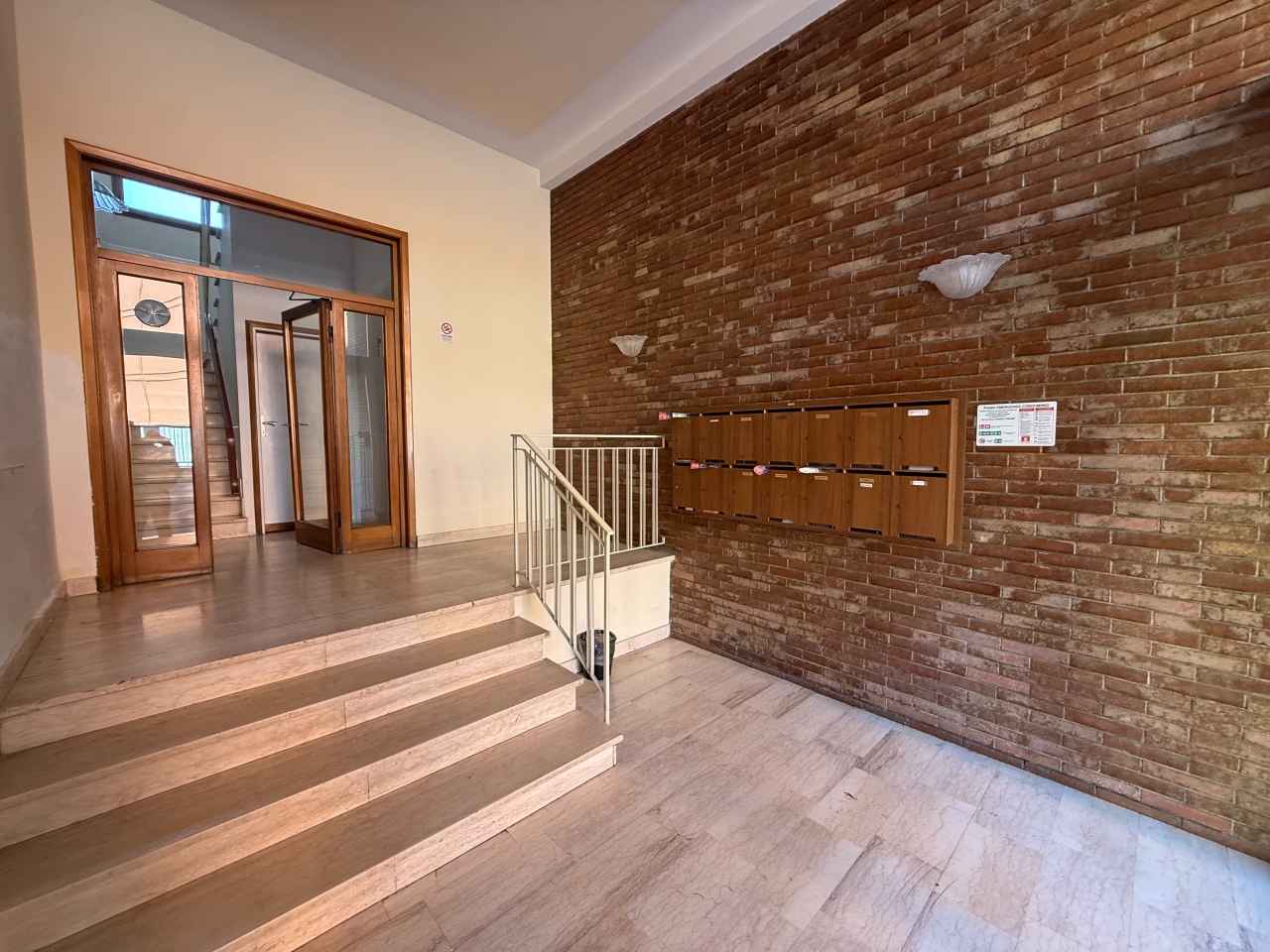 3 rooms Apartment in Florence, Italy No. 38915