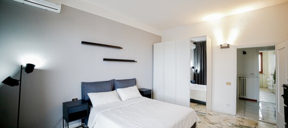 3 rooms Apartment in Florence, Italy No. 38915 2