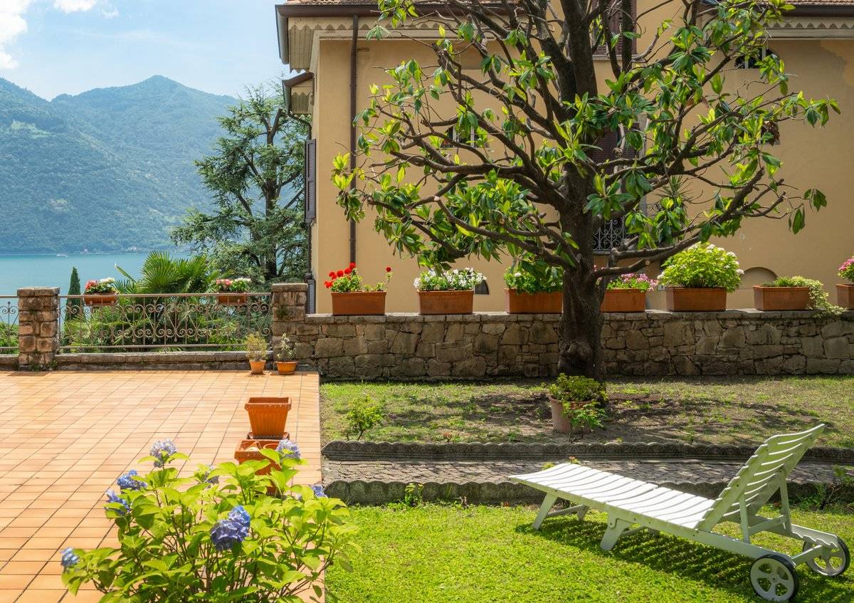 4 bedrooms Villa in Lovere, Italy No. 127784