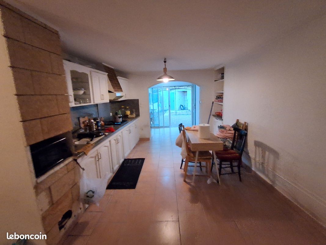 2 bedrooms House in Marseille, France No. 301101