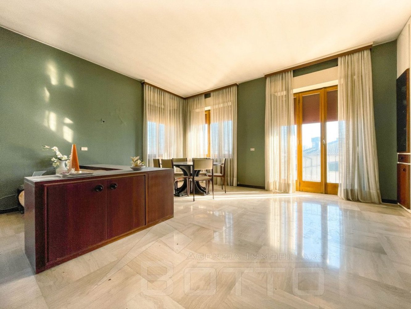 Дом с 12 спальнями в Суно, Италия № 377465