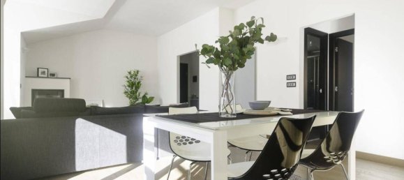 3 rooms Penthouse in Turin, Italy No. 79503 2