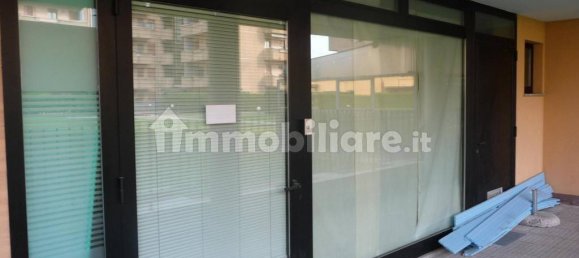 5 rooms Commercial property in Curno, Italy No. 121409 3