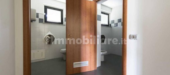 5 rooms Commercial property in Curno, Italy No. 121409 10