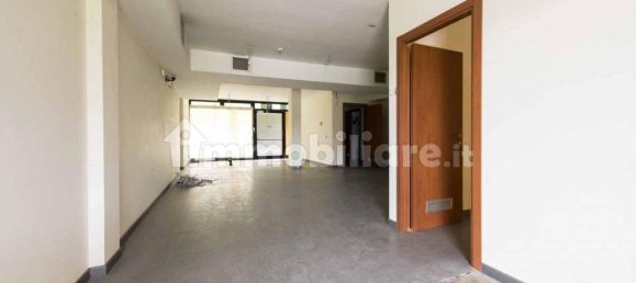 5 rooms Commercial property in Curno, Italy No. 121409 4