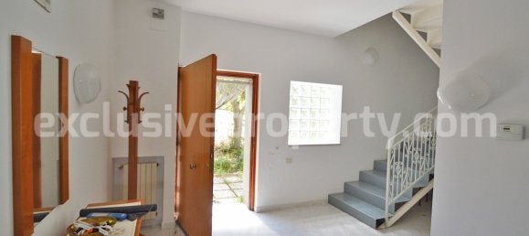 3 bedrooms House in Roccaspinalveti, Italy No. 329481 10