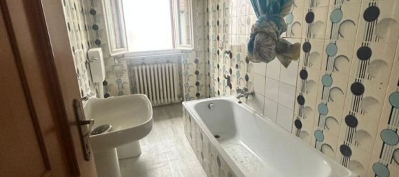 4 bedrooms House in Viadana, Italy No. 370544 10