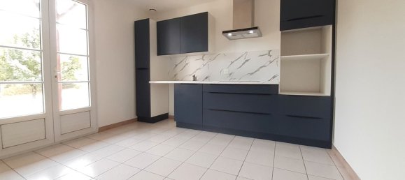 3 Schlafzimmer Haus in Echire, France, Nr. 335775 2