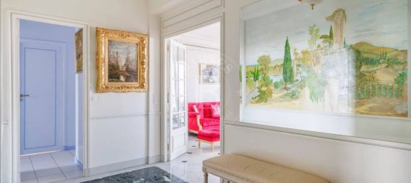 5 bedrooms Apartment in Paris, France No. 144672 9